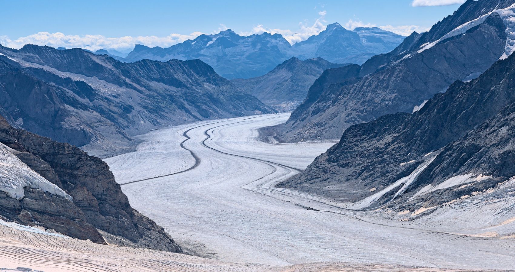Toplinski val i slabi snijeg naglo otopili švicarske glečere